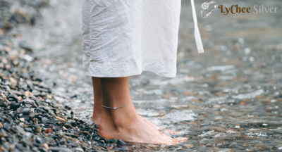 Nữ nên đeo lắc chân bên nào tốt? - Dương Thị Khánh Huyền