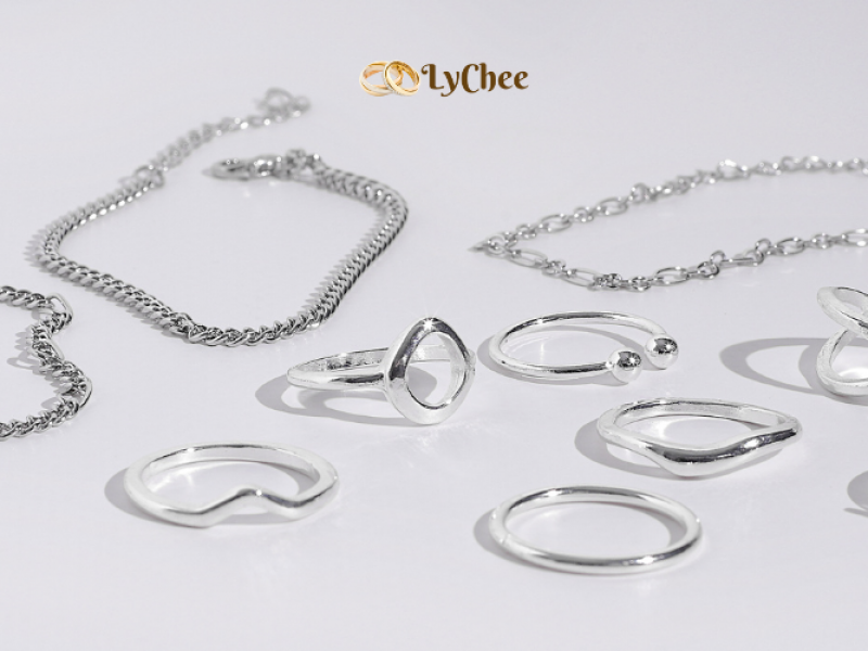 5 món phụ kiện trang sức dành riêng cho cô nàng công sở - Dương Thị Khánh Huyền